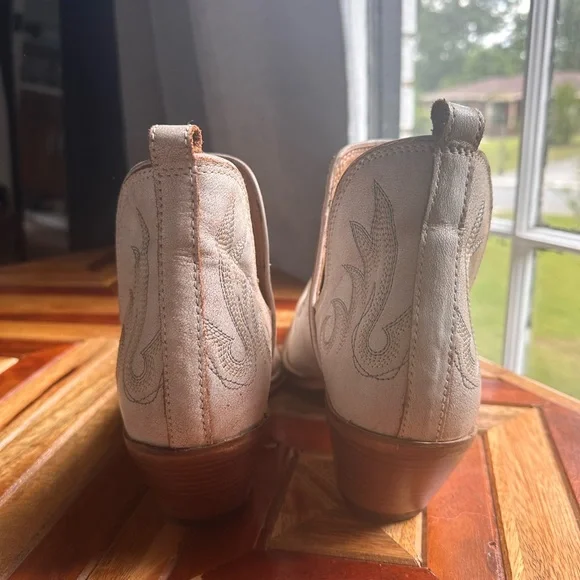 Myra Bag White Ankle Boots - Picture 9 of 10